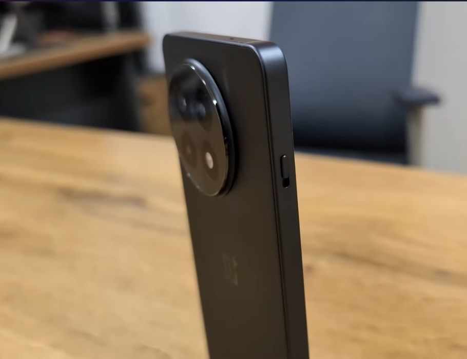 Oneplus ace 5.  12/256GB