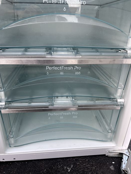 Хладилник за вграждане MIELE