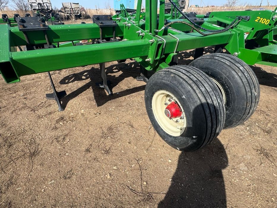 Глубокорыхлитель (щелеватель) John deere 2100