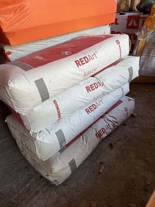 Vând 4 saci adeziv vată bazaltică ROCKWOOL REDArt (25 kg)