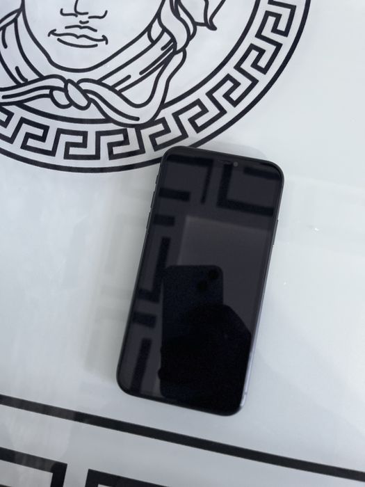 Vând iPhone 11, accept si schimburi (+/- diferență).