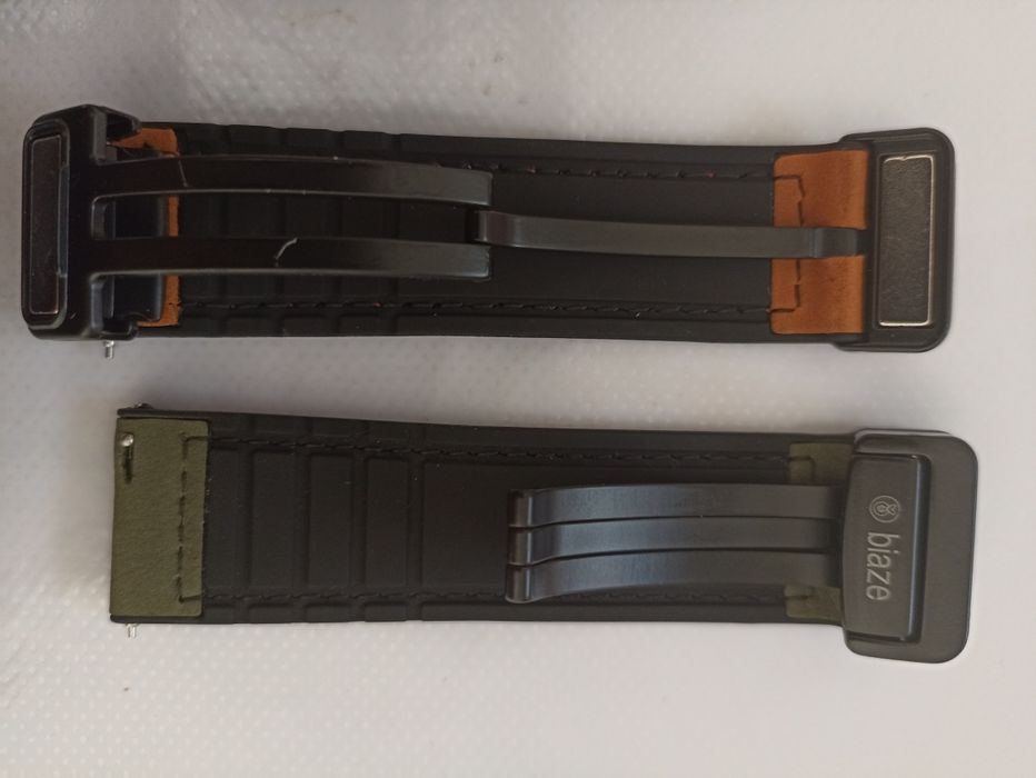 Ремешки на часы по 2500 каждый