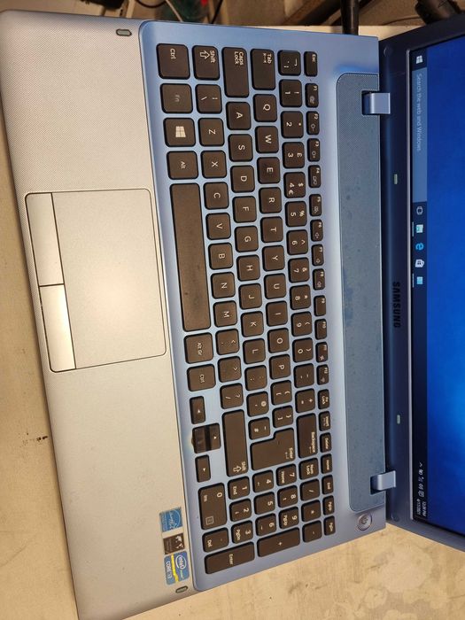 Laptop Samsung 15.6 inch Intel Core i3 6GB RAM 750GB HDD Windows 10 Pro