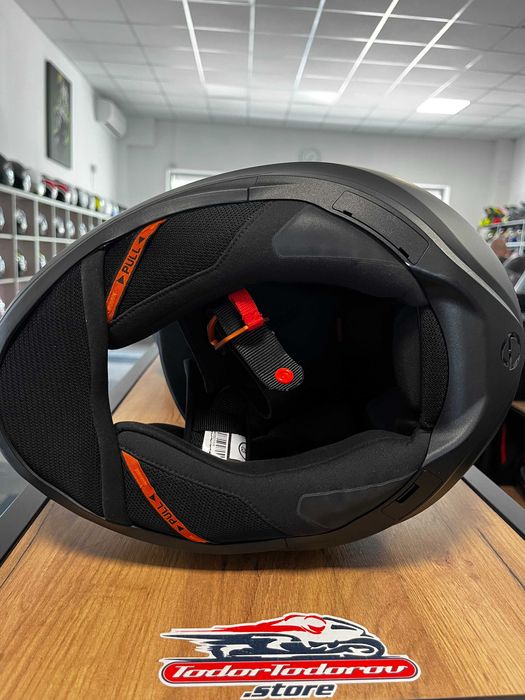 Мото каска SCHUBERTH R2 Matt Black,размер S 55-56см.като нова!