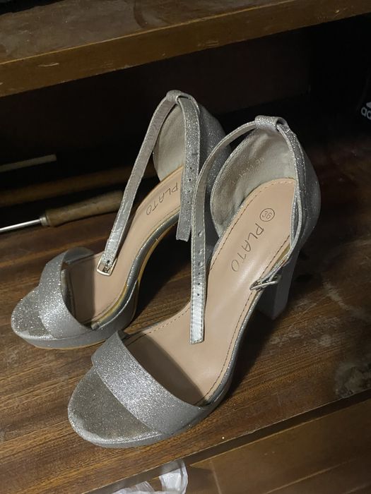 Продавам Бална рокля със сваляща се долна част