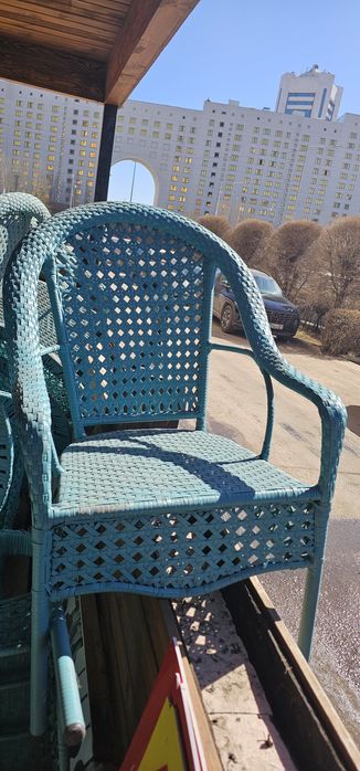 Стулья на летнее кафе ротанг