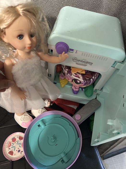 Играчки и аксесоари за игра с кукли