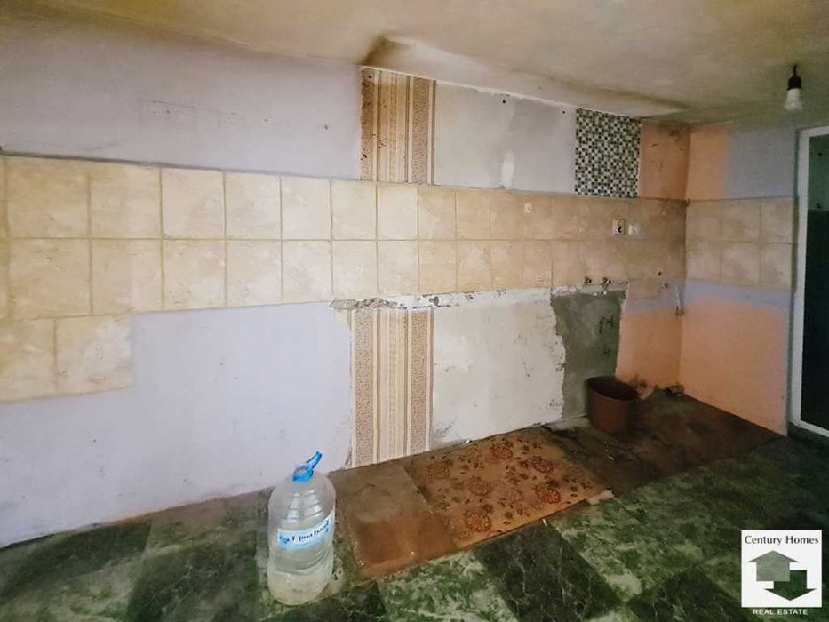 120354 Къща с просторен двор и кладенец в с. Драганово