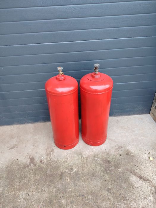 Vind butelii rusești. Preț 350 Lei bucata.