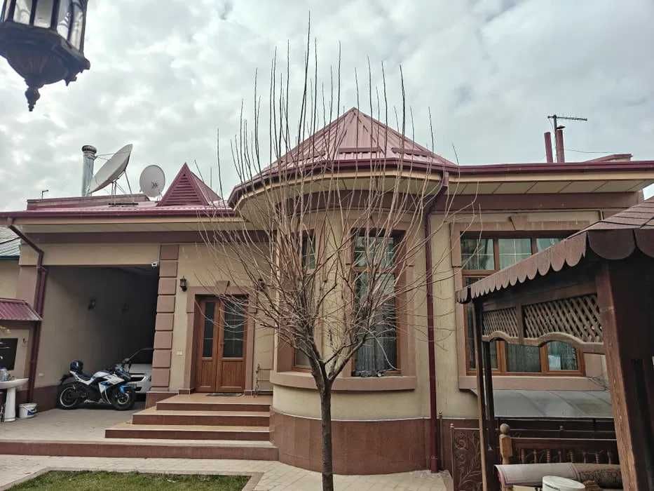 NA26019 Срочно сдаётся дом на с бассейном и сауной на Домбирабаде.