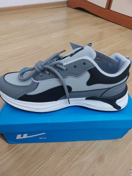 НОВЫЕ мужские кроссовки