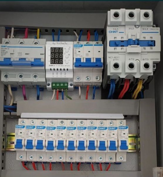 Электрик профессионал стаж 20- лет 2- разряд 2- допуск 2000 вольт