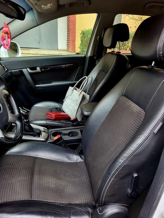 Vand chevrolet captiva 2,2, an 2011 sau schimb cu vw polo benzina
