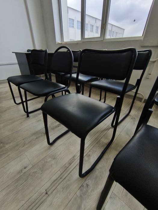 Офисные стулья в продаже