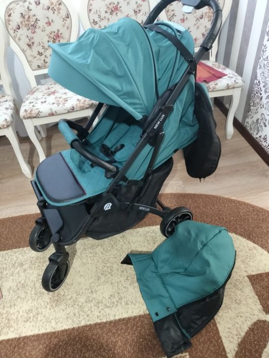 Коляска, очень легкая, комфортная,