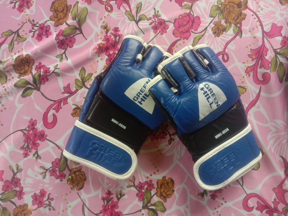 ММА перчаткаси сотила