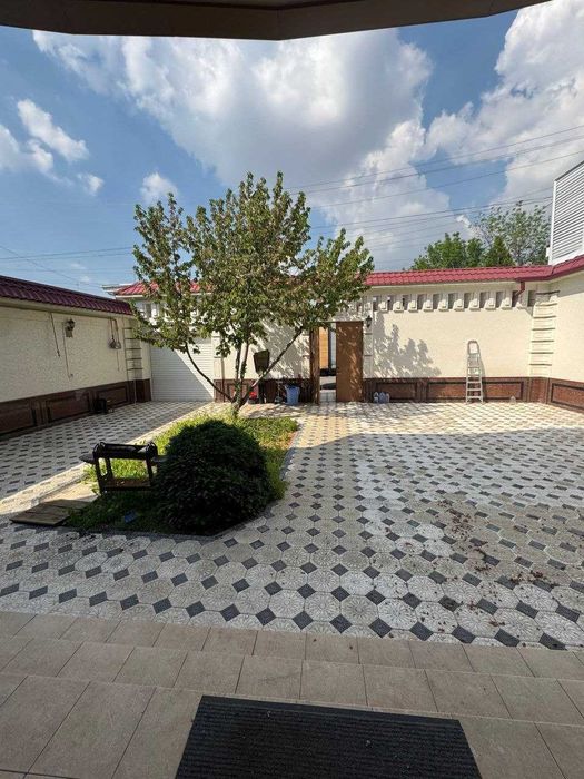 Сдается Офис и Жилье Евродом 3,5 сот 6 ком Дружба Народов Камолон Ош