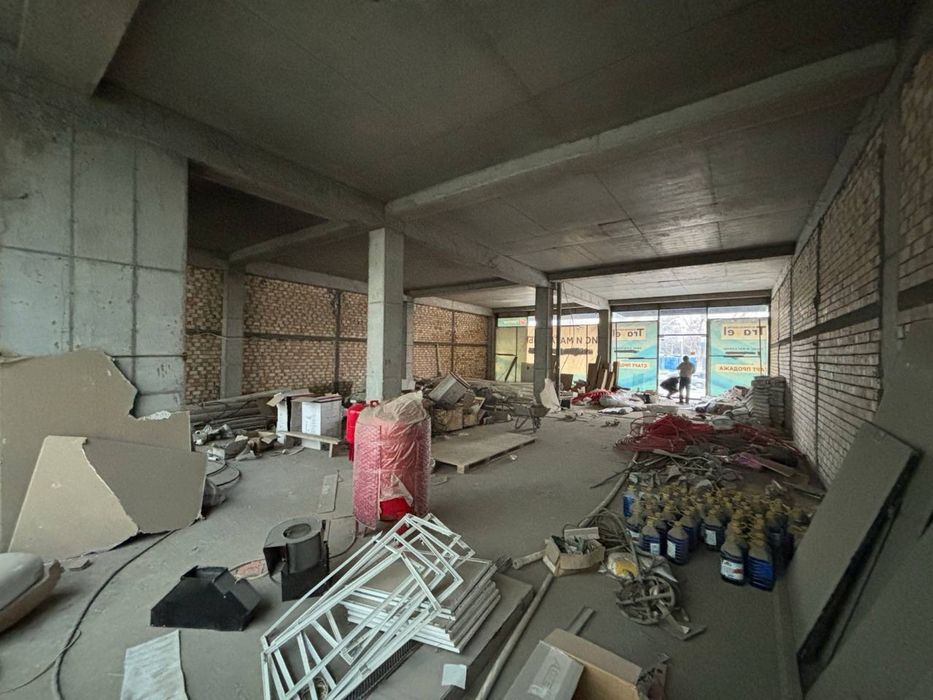 Продается коммерческое помещение на 1ой линии.