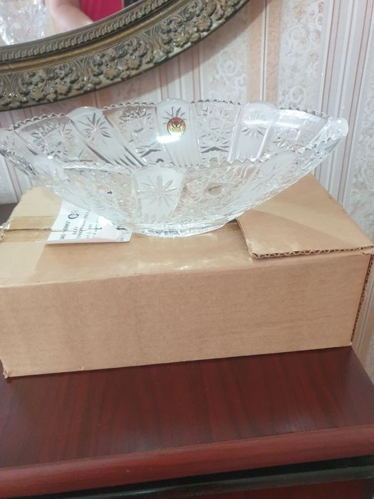 Продаётся хрустальная вазочка