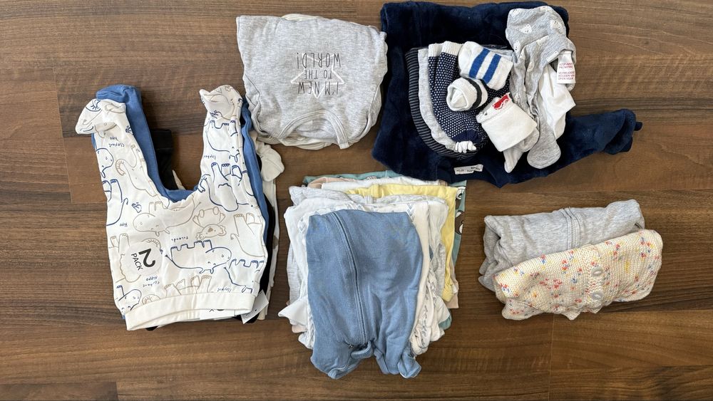 Lot haine baietel 27 piese  marimea 62  pret mic