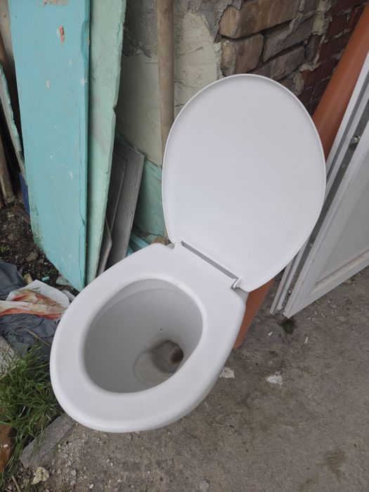 Тоалетна чиния + мивка