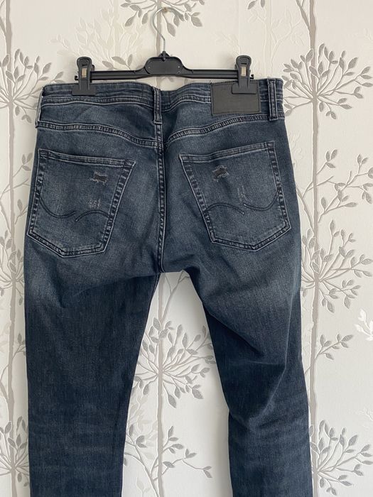 Vând blugi Jack&Jones