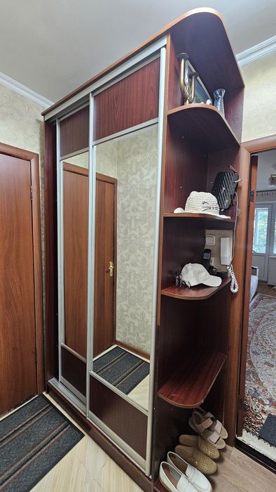Продам прихожую б/у