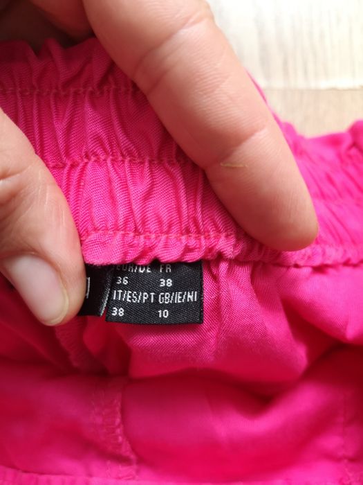 Pantaloni scurți, mărimea 38.