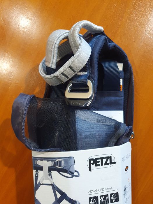 Ham escalada Petzl Adjama, mărimea S, nou
