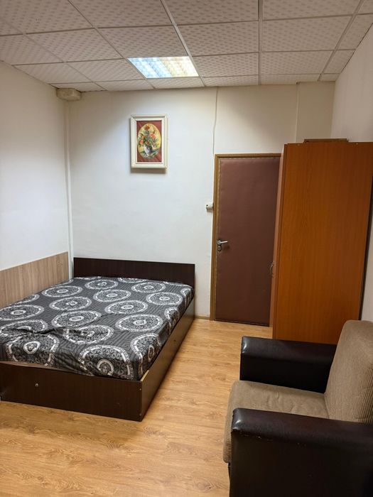 Inchiriez camera la vila