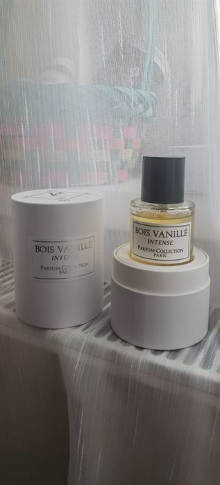 Vând parfum intense
