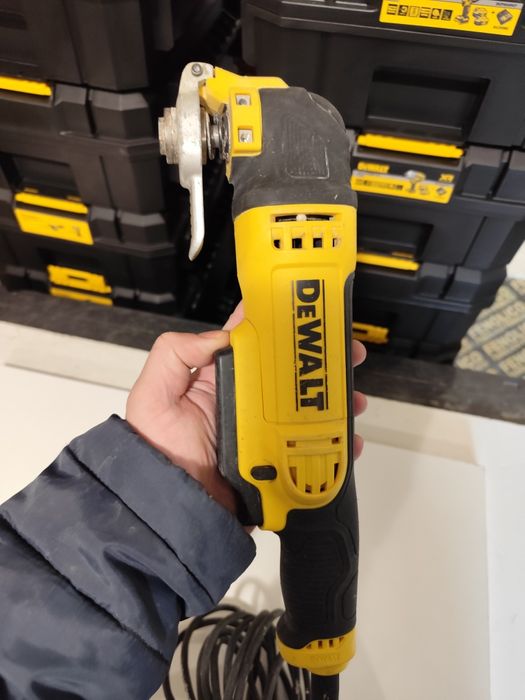 Коледна цена мултитул осцилатор Девалт DeWALT DWE315