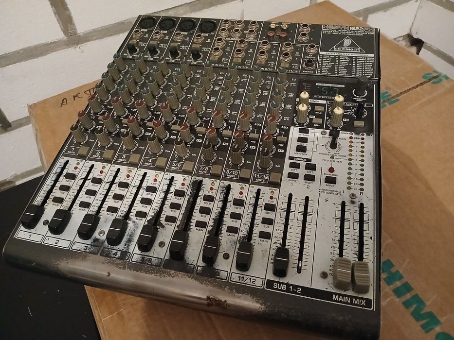 Продам микшер Behringer 1622