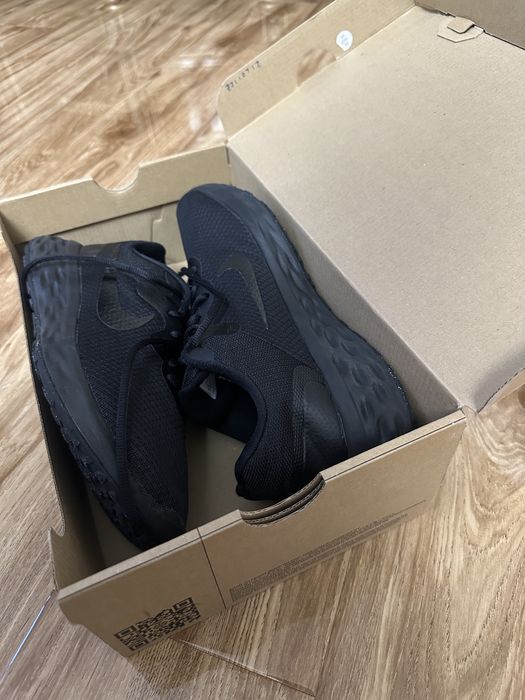 Продам кроссовки Nike