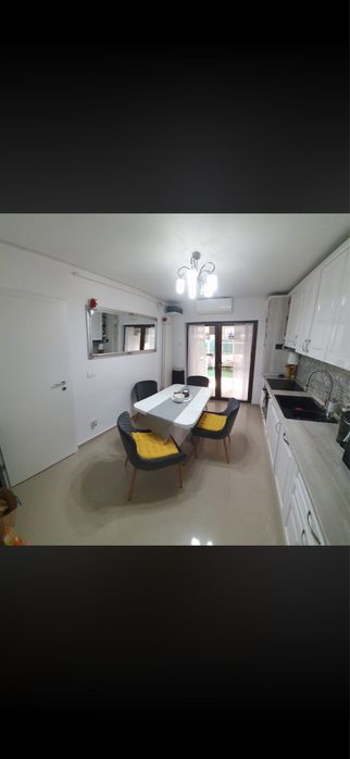 Vând apartament (case însiruite) direct proprietar