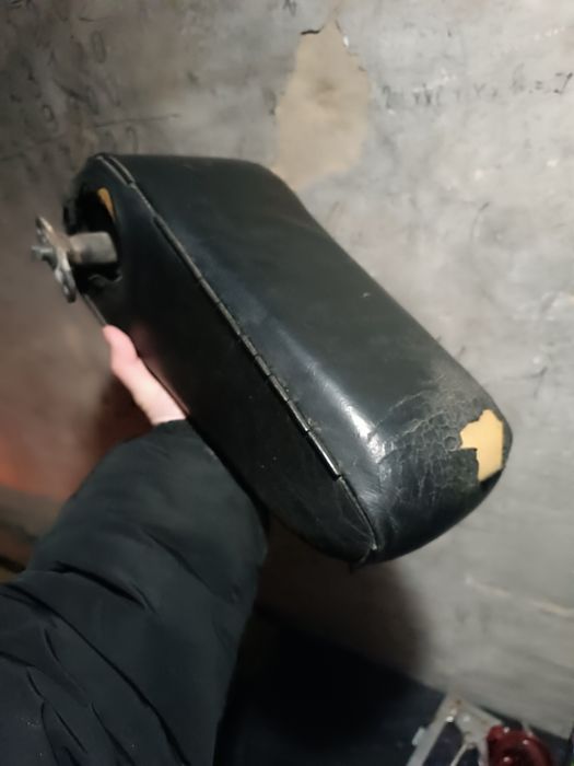 Продам подлокотник на мерс 124
