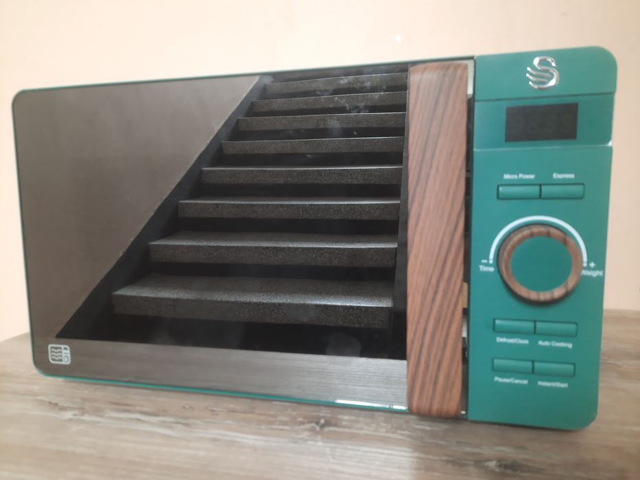 Микровълнова Swan Италианска