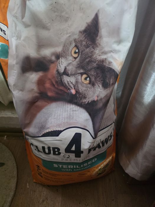 Продаётся корм для кошек