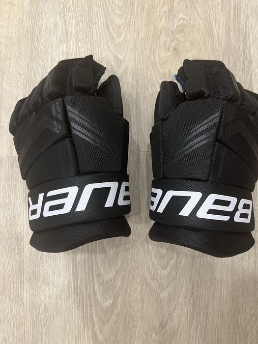 Краги новые.  Бауер. Писать на ватсап.