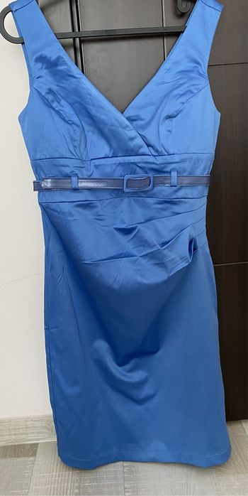 Сатенирана рокля с колан