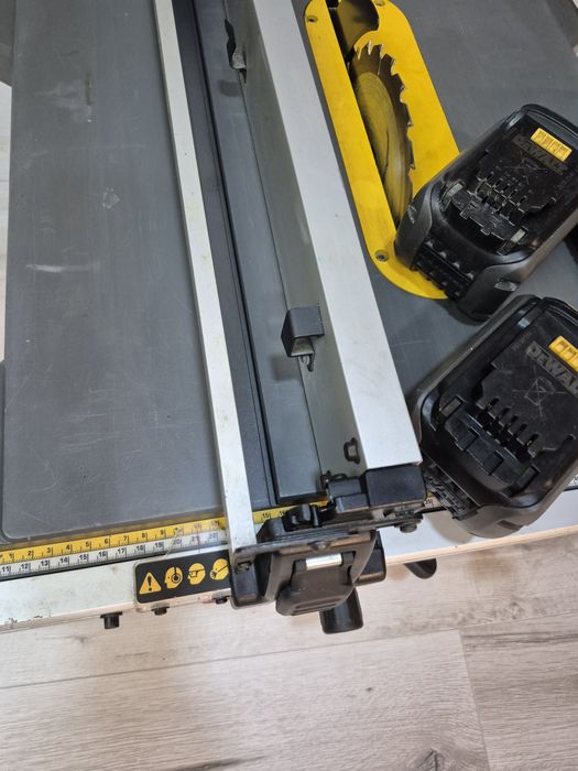 Fierăstrău circular de banc Dewalt