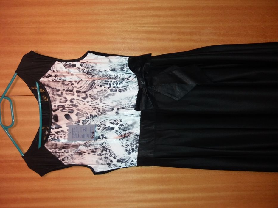 Официална рокля на "Ками-2000"Размер 50 . НОВА