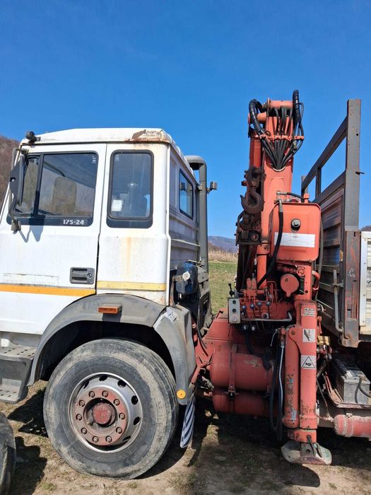 Vand/Dezmembrez camion Iveco basculabil cu macara negociabil