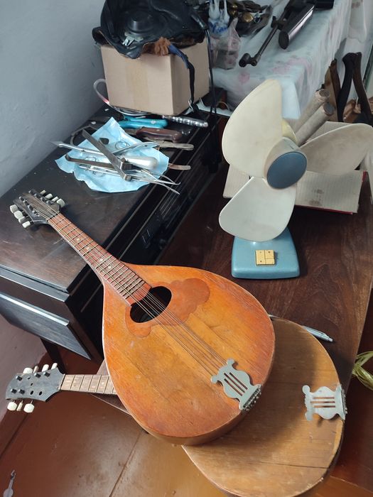 Лопаты топоры самовар инструменты