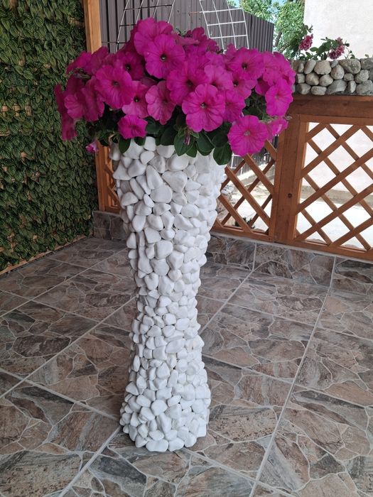 Ghivece din beton cu piatră