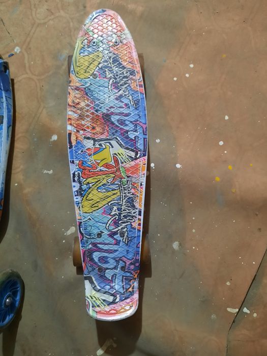 Самокат и скейт .