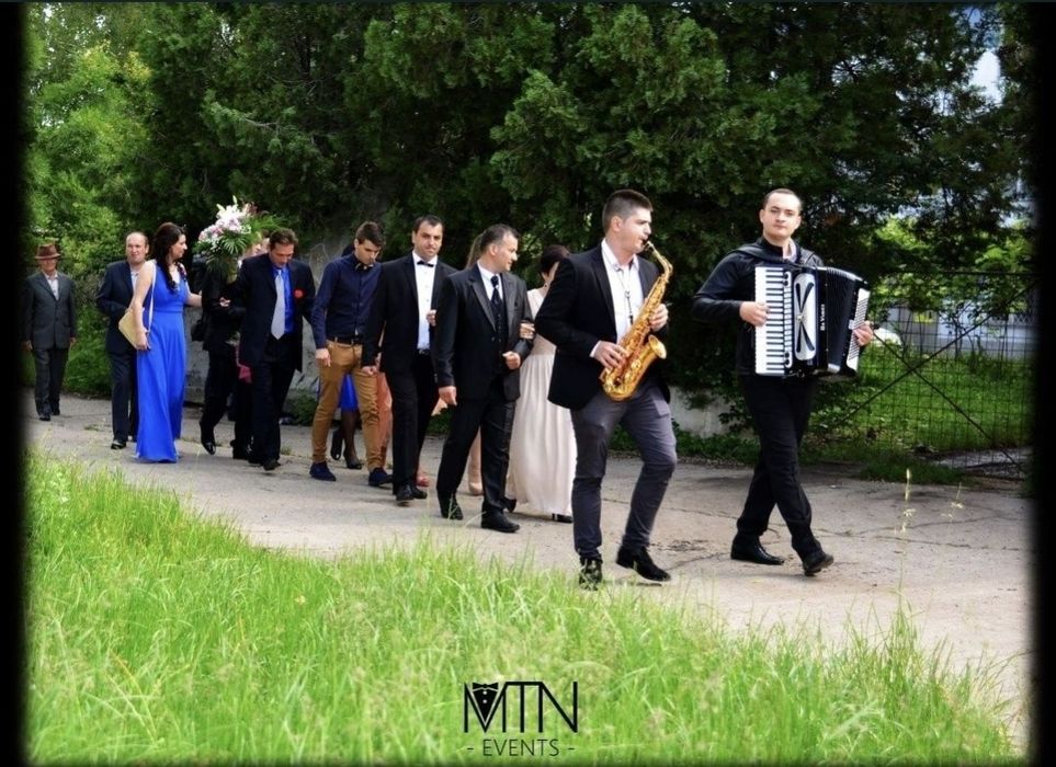 Muzica traditionala nunta, saxofon si acordeon, mire. Mireasa