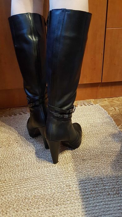 Продавам дамски ботуши с висок ток 10 см.Естесвена кожа!