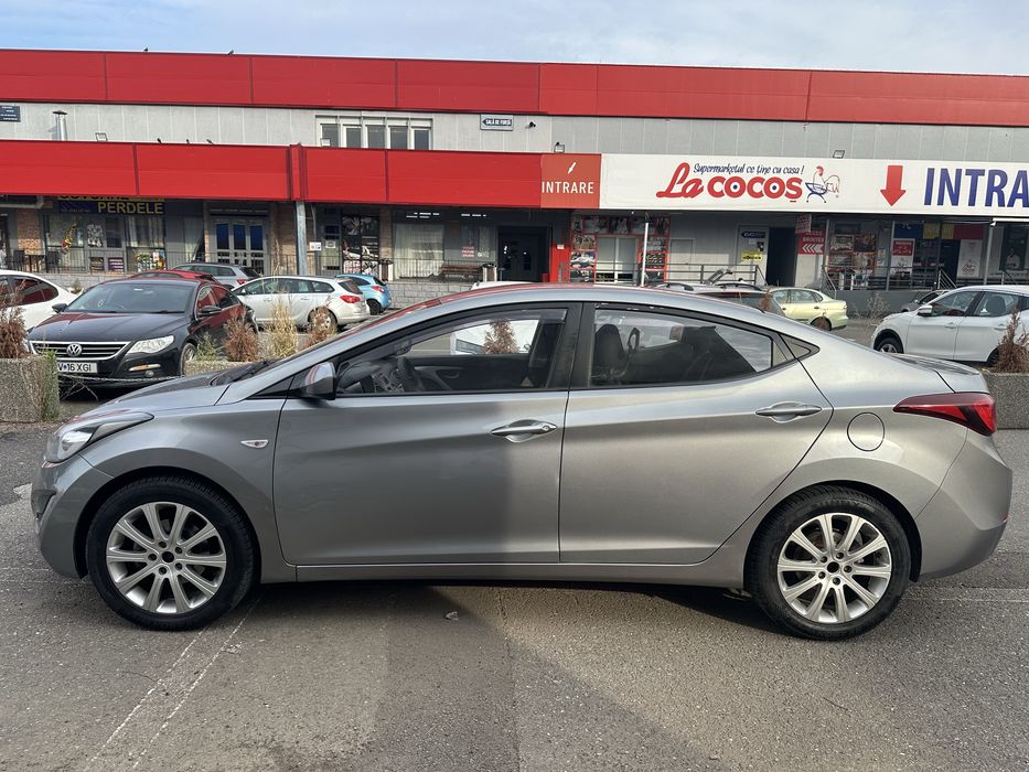 HYUNDAI Elantra