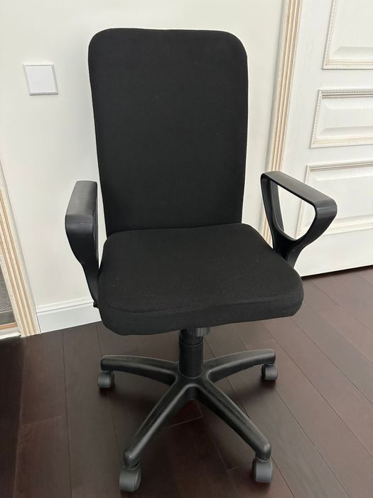 Офисное кресло
